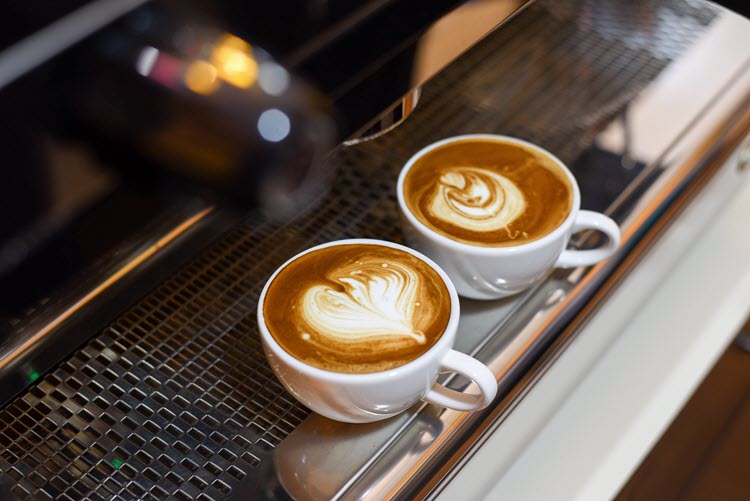 Caffè Breve vs Latte; here are the differences